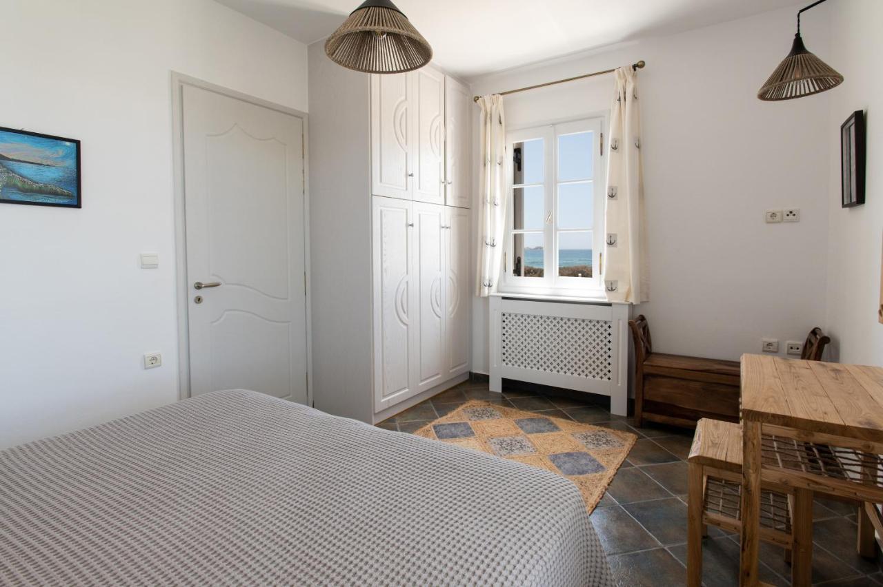 Sea Lilies Suites Плака Экстерьер фото